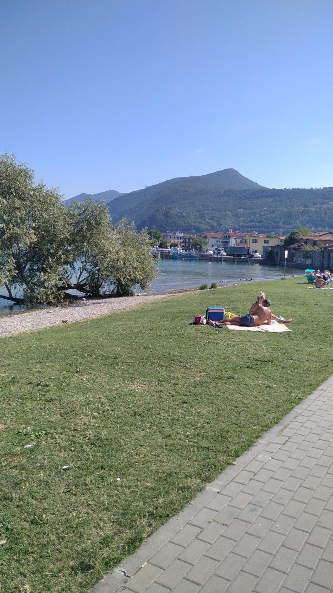 Beth House Iseo Apartment Стая снимка